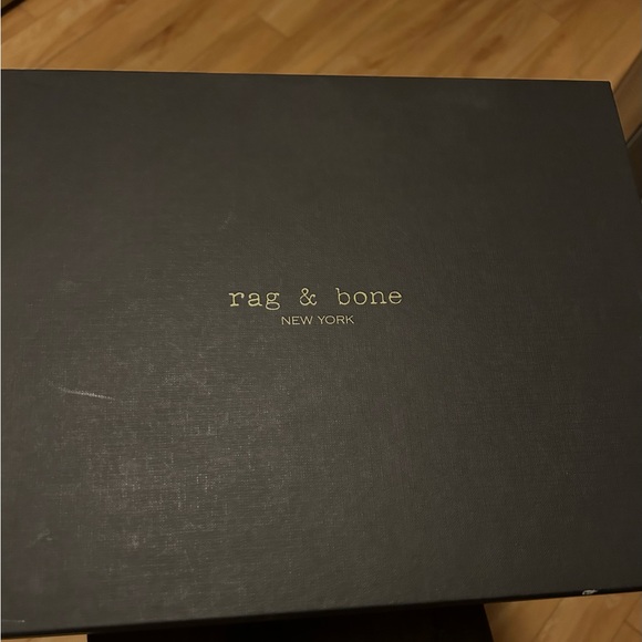 Gorgeous red rag n bone ankle boots with zipper on side - Picture 14 of 15